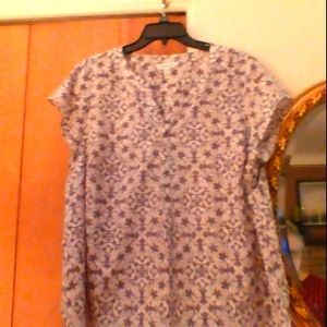 blouse 1x Croft & barrow grey and white in great condition
